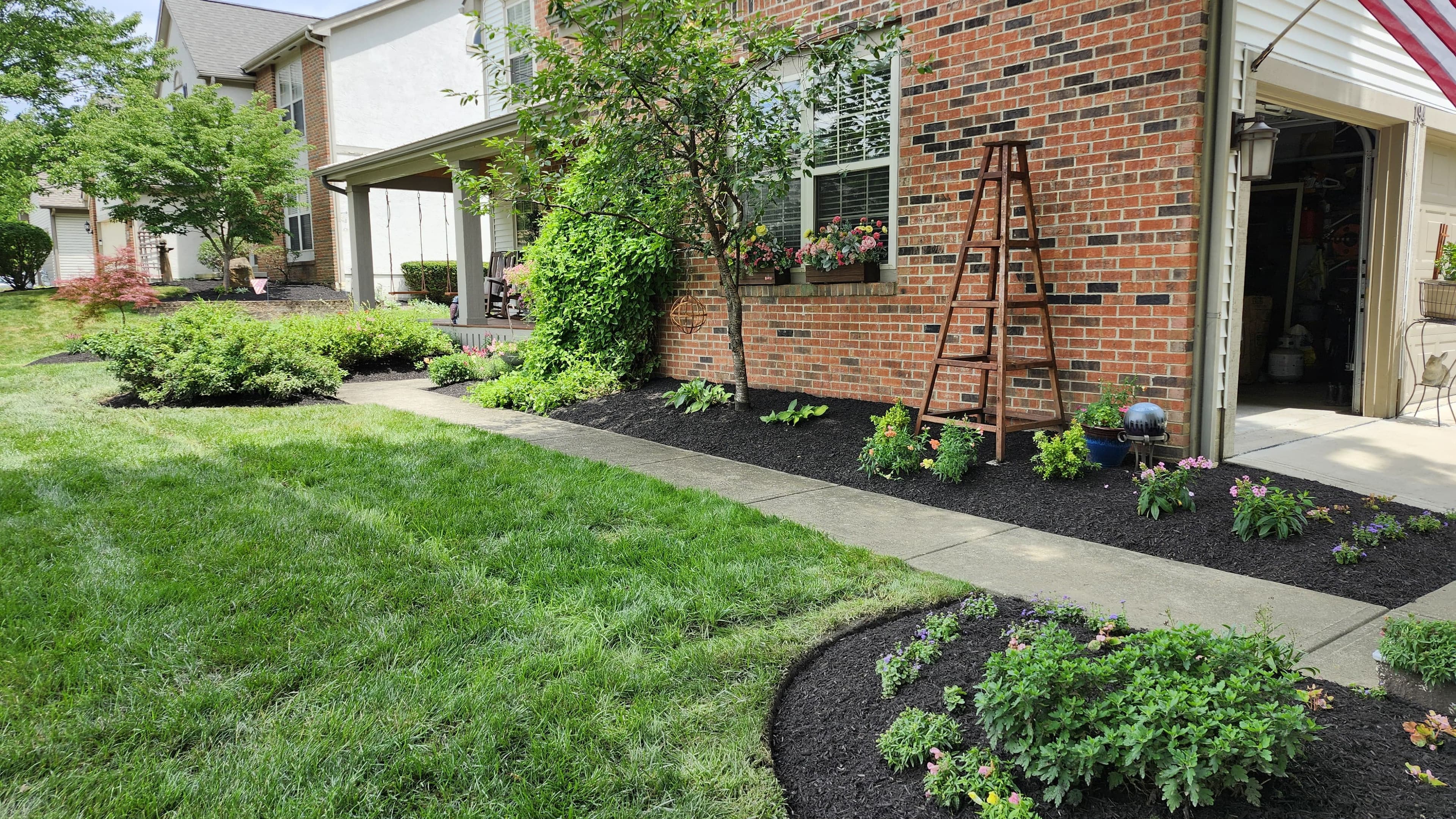 Mulch installation & bed edging